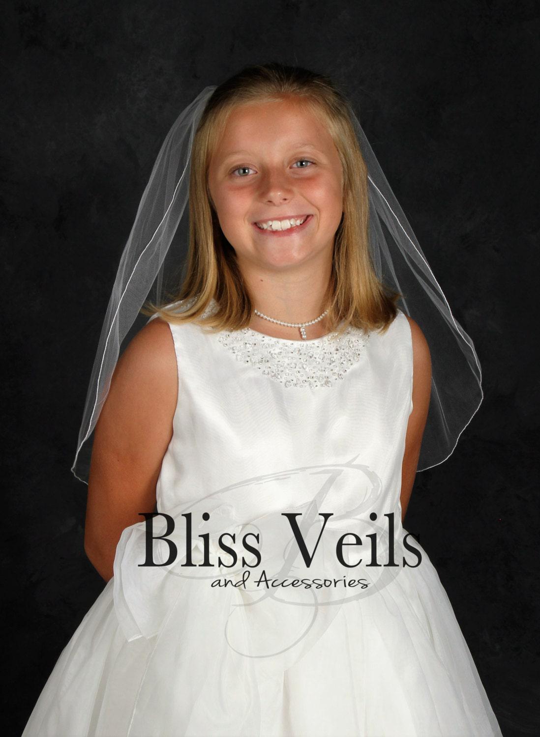 Elegant First Communion veil with pencil edge in soft tulle, available in bright white, soft white, or light ivory for girls
