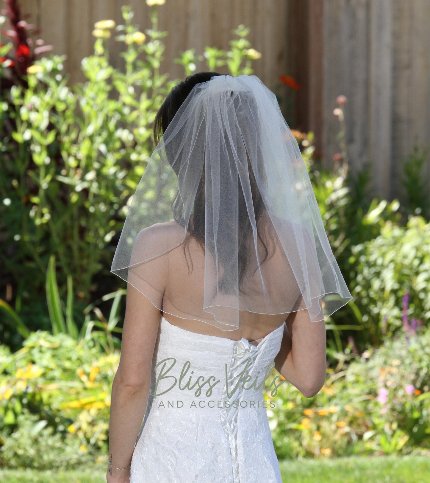 Short One Tier Bridal Veil with Pencil Edge